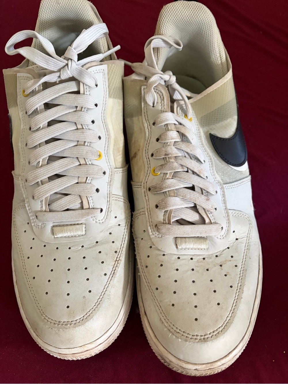 Nike one Men’s Off-White/light green Low-Top Sneakers with Black Swoosh size 11